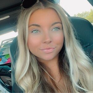 Meet your Posher, Kayla